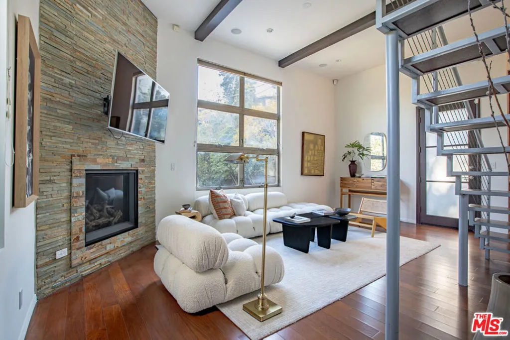 2465 N Gower Street, Los Angeles, California 90068 home-pic-2